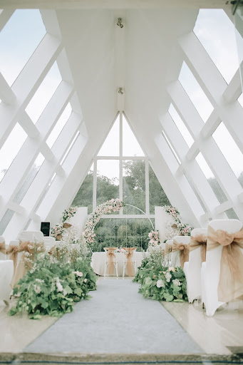 a triangle wedding venue for winter 